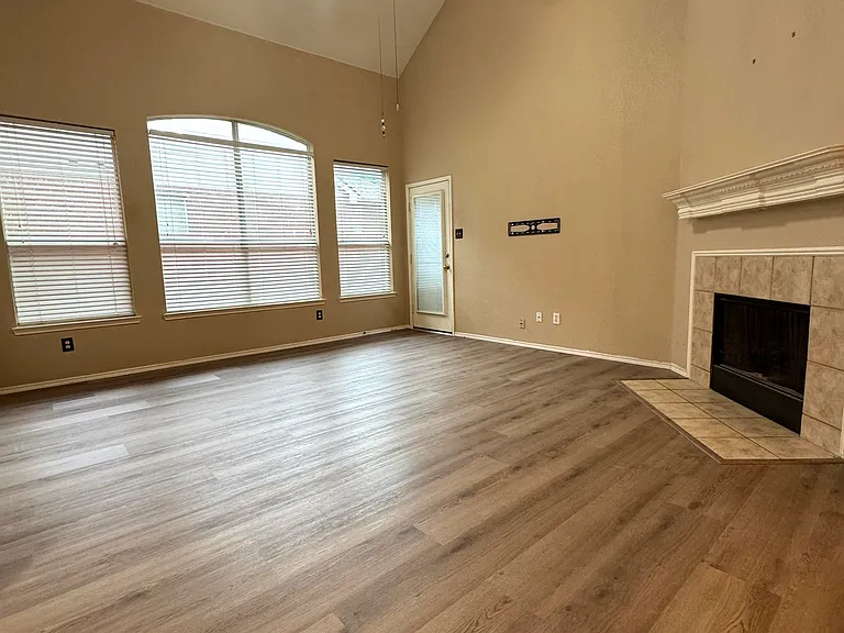 1625 Mineral Springs Dr — Photo 4