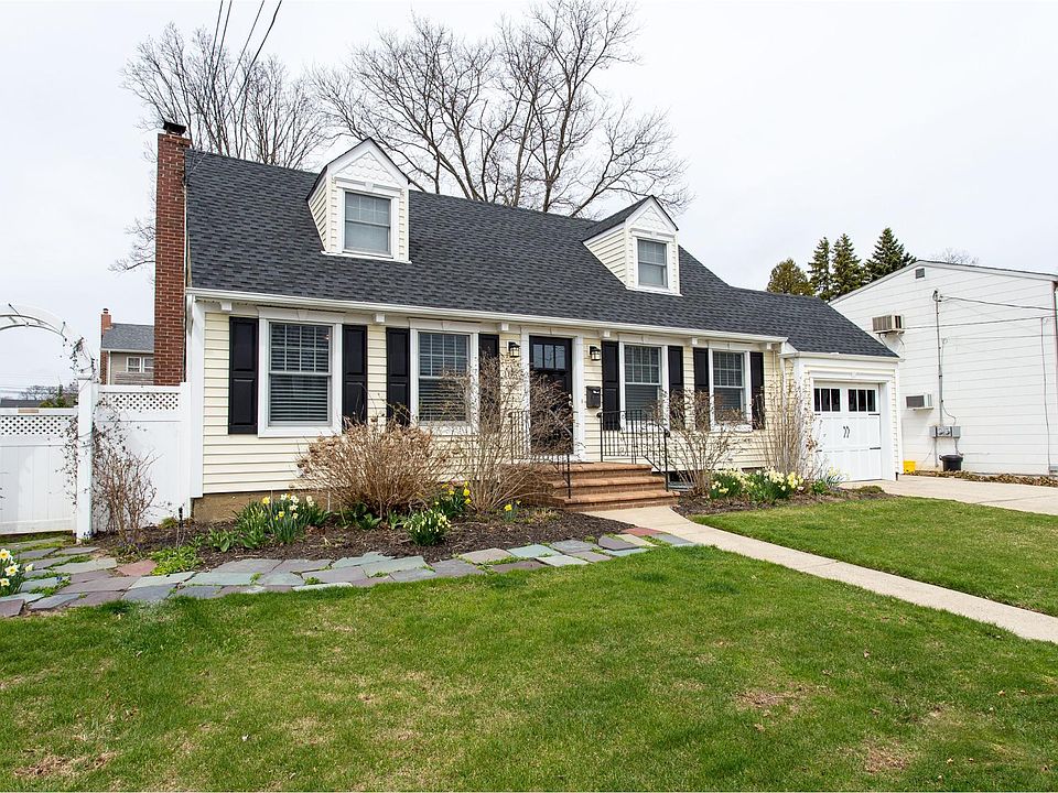 1st image of 165 N Suffolk Ave