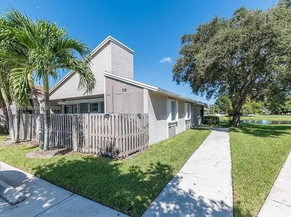 518 Woodgate Cir, Fort Lauderdale, FL 33326