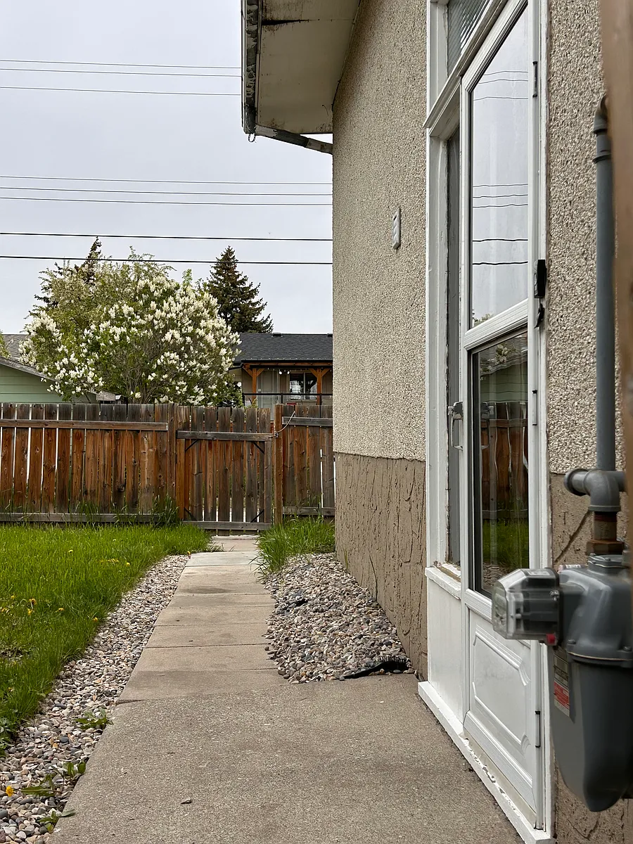 Building Photo - 85 Huntford Close NE