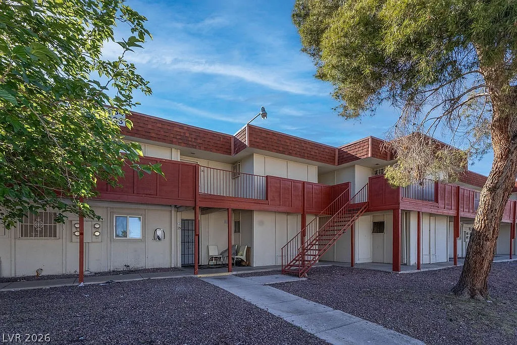 2 bed, 2.0 bath, 862 sqft, $700 — Photo 2
