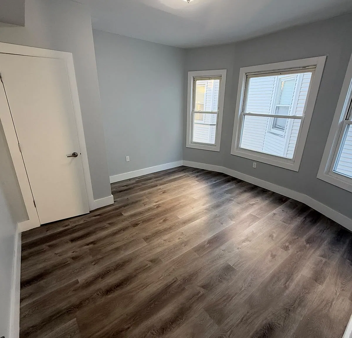 5 bed, 2000 sqft, $2,889 — Photo 2