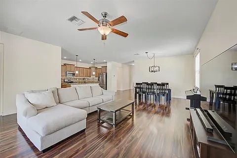 3rd image of 13818 Chalk Hill Pl