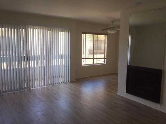 3rd image of 13040 Moorpark St APT 203
