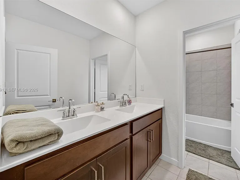 826 SE 17th St — Photo 22