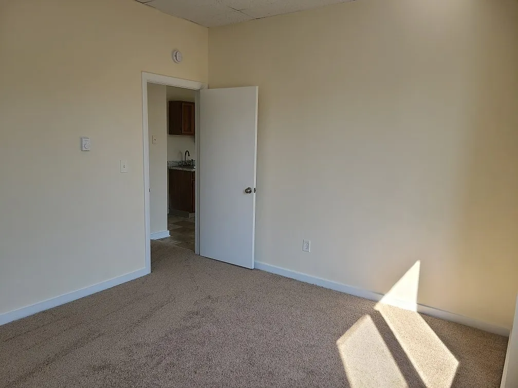 Fallview Apartments — Photo 4