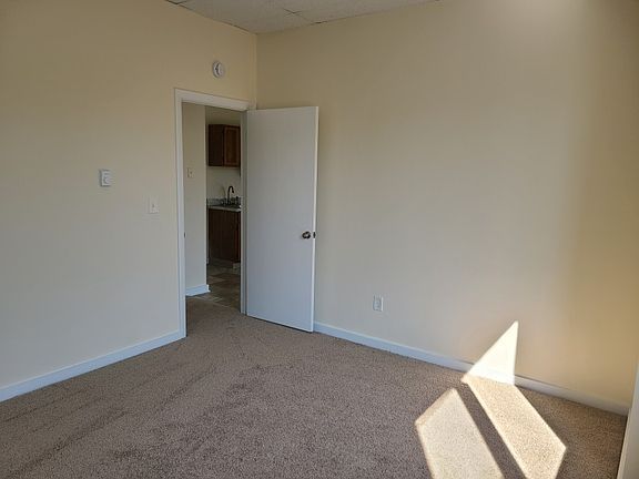 4th image of 33 Deforest St #E9faf0d48