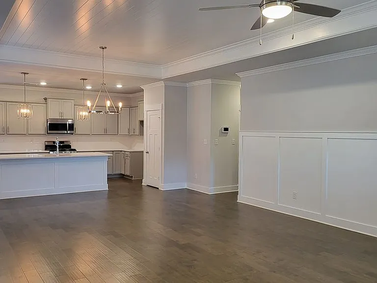 124 Keller Dr — Photo 2