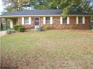 2504 Deerfield Ln, Northport, AL 35473