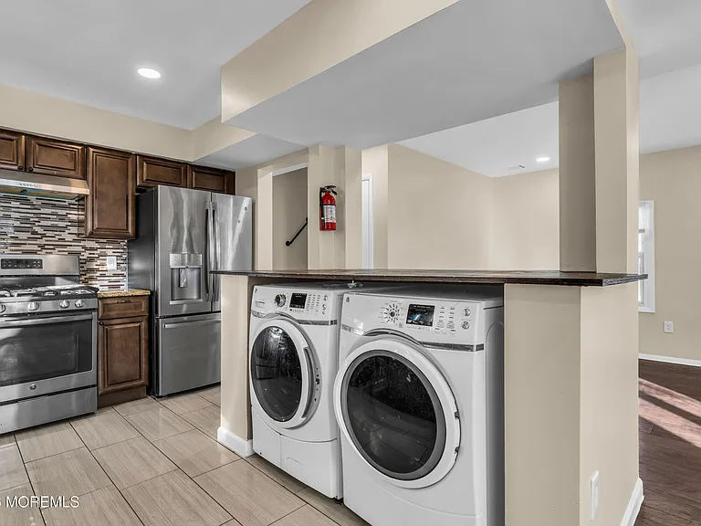 148 Dewitt Ave — Photo 18