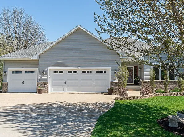 1280 Winchester Dr NE, Swisher, IA 52338