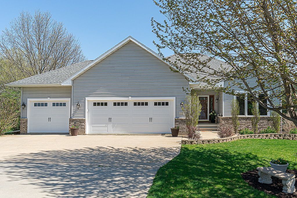 1280 Winchester Dr NE - Property Image