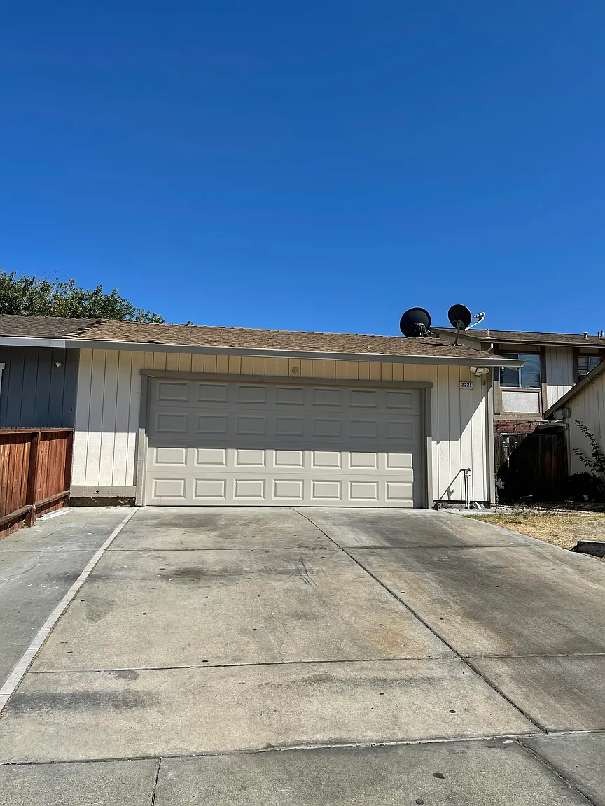 2221 Dogwood Way photo 1