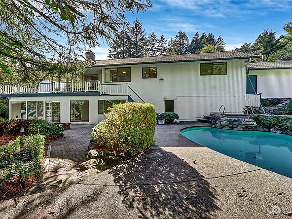 3rd image of 11915 137th Avenue Ct E