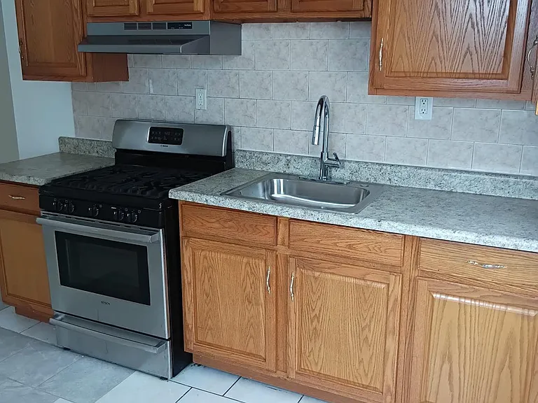 84 Thomas St #3 — Photo 6