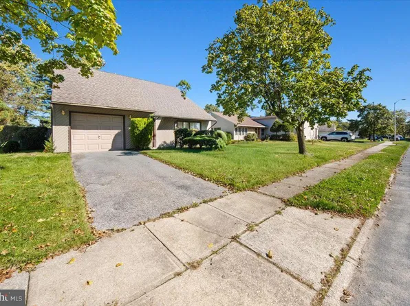 16 Piedmond Ln, Sicklerville, NJ 08081