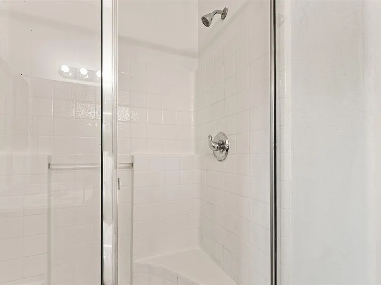 325 Crosscreek Dr — Photo 19