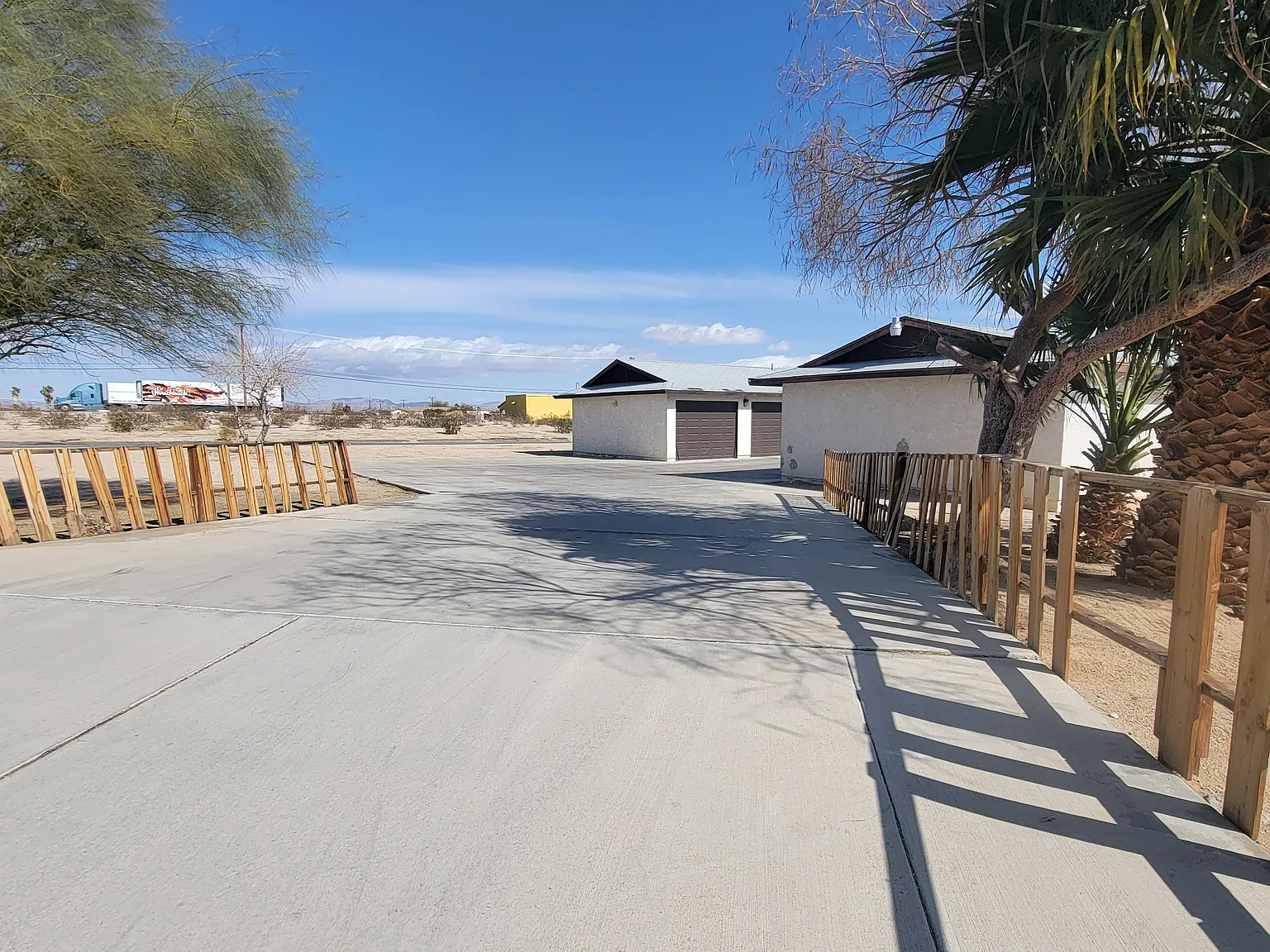 2 bed, $895 — Photo 1