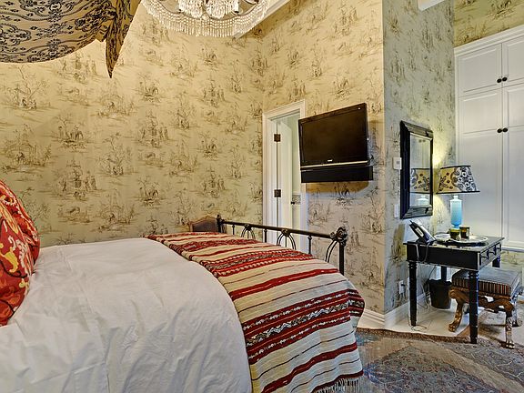 Separate Guest Suite