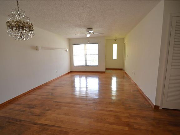 5th image of 2997 Captiva Gardens Dr #19