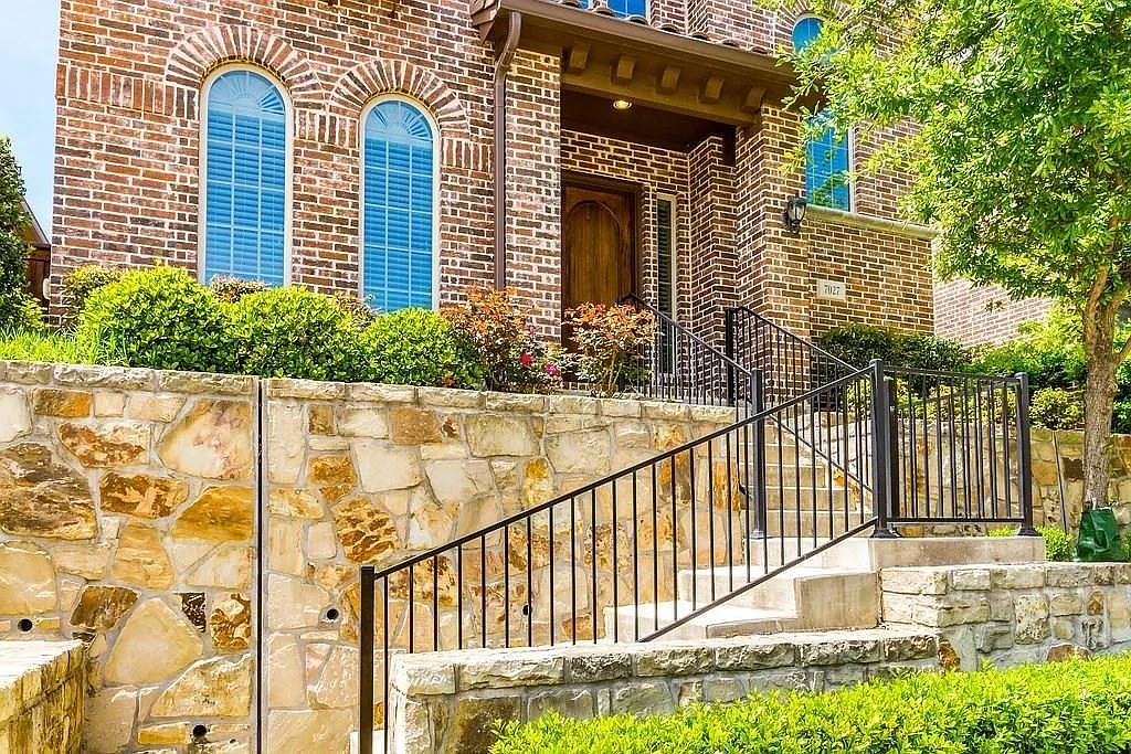 Building Photo - 7027 Nueces Dr