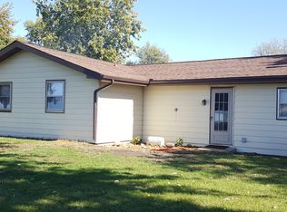 611 W Warren St, Le Roy, IL 61752