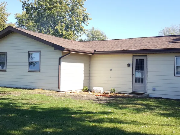 611 W Warren St, Le Roy, IL 61752