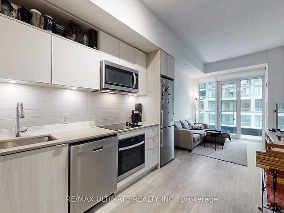 3rd image of 135 Lower Sherbourne St #1740