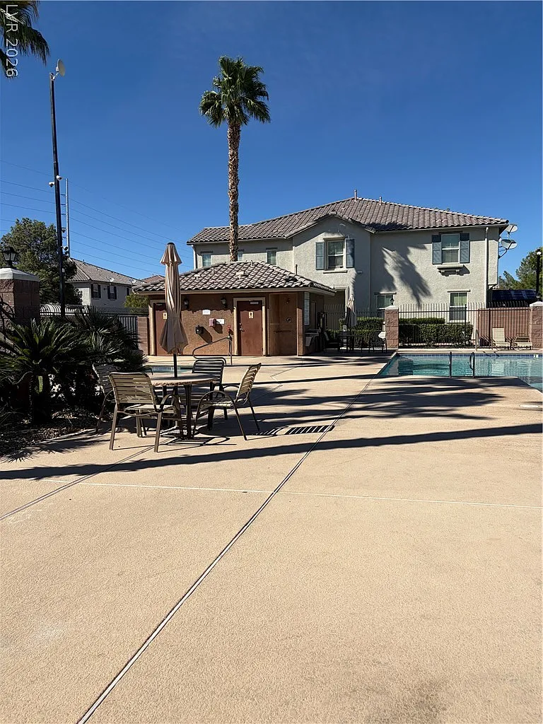 3 bed, 2.5 bath, 1539 sqft, $1,825 — Photo 3