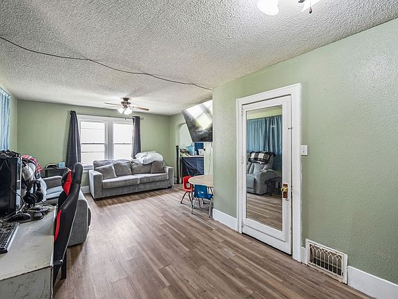 4th image of 1328 Benton St