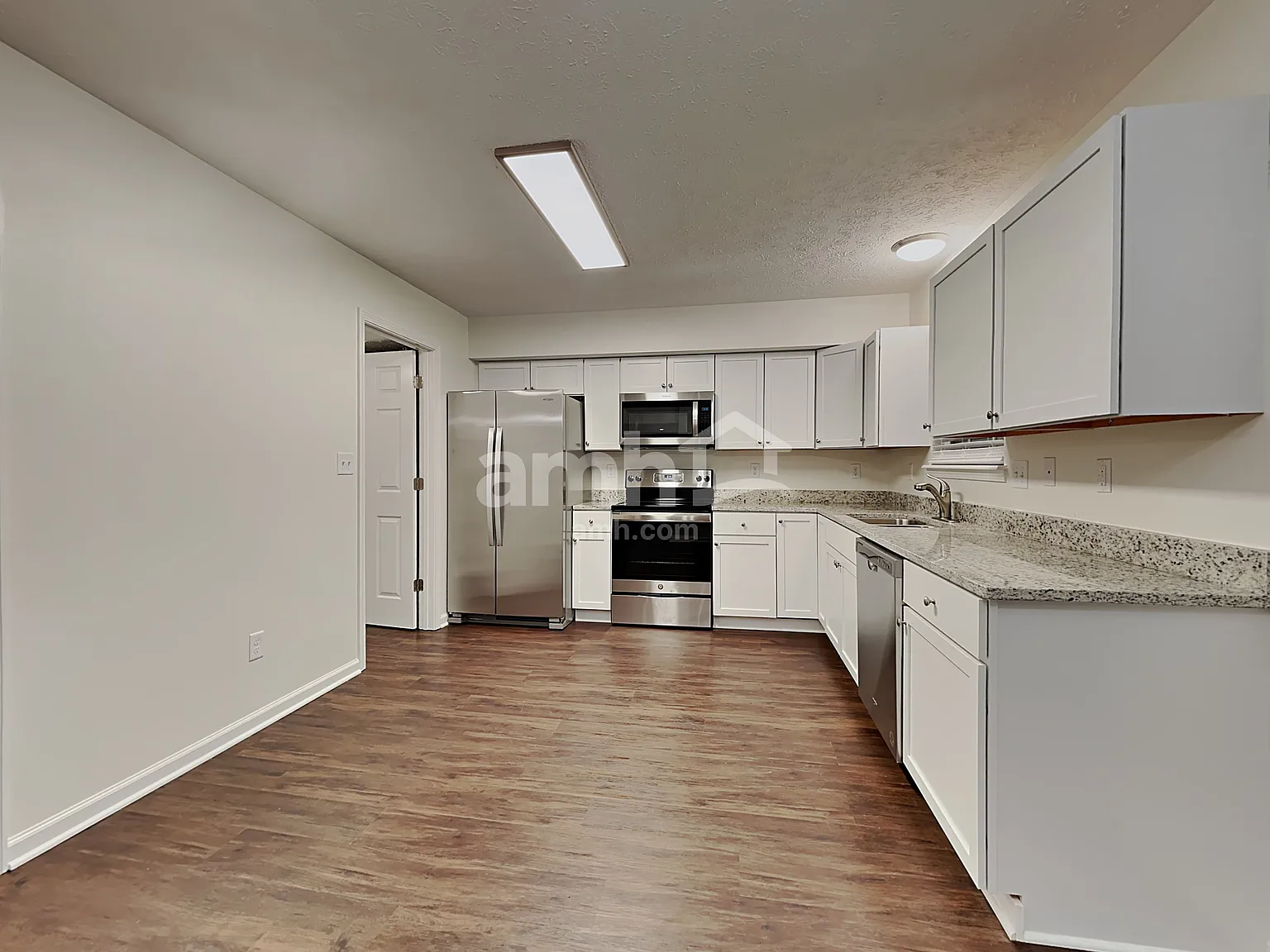 3 bed, 2.5 bath, 2259 sqft, $2,355 — Photo 3