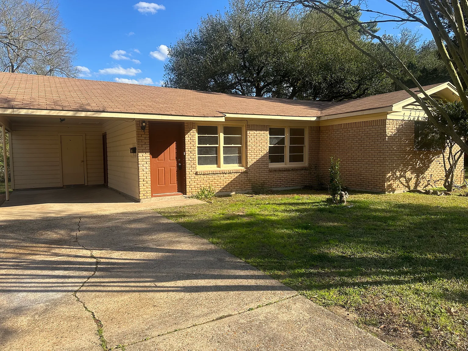 3 bed, 1.5 bath, 1113 sqft, $1,250 — Photo 1