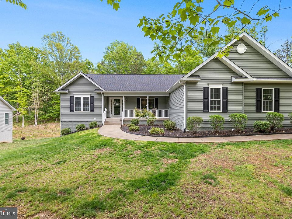 1st image of 132 Pinehurst Dr