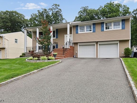 2nd image of 27 Colonial Woods Drive