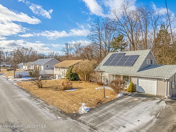 3rd image of 23 Edgewood Drive