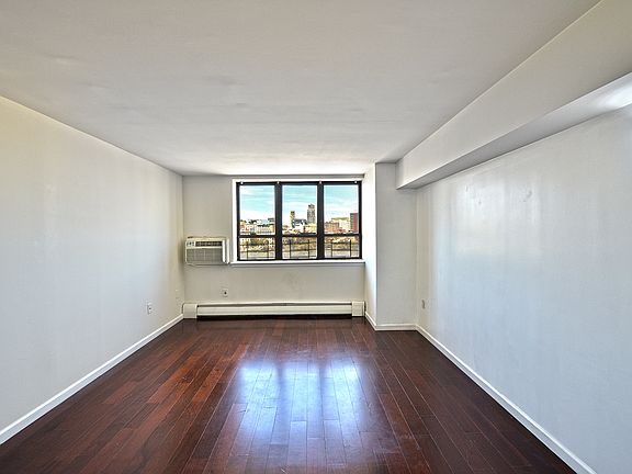 3rd image of 301 Cathedral Pkwy #18E