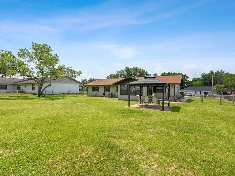 37137 Rutledge Dr — Photo 2