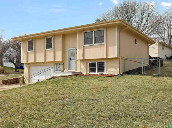 14216 Greenfield Rd, Omaha, NE 68138