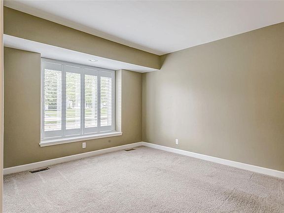 5th image of 65 White Plains Dr