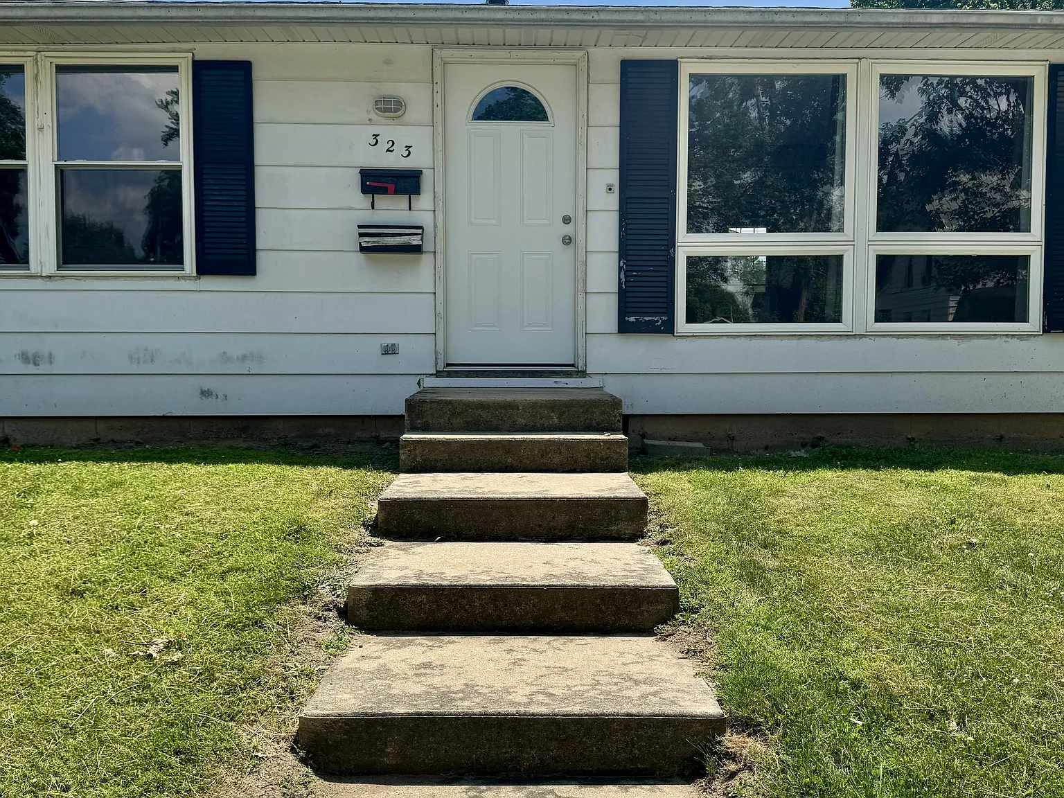 2 bed, 720 sqft, $900 — Photo 1