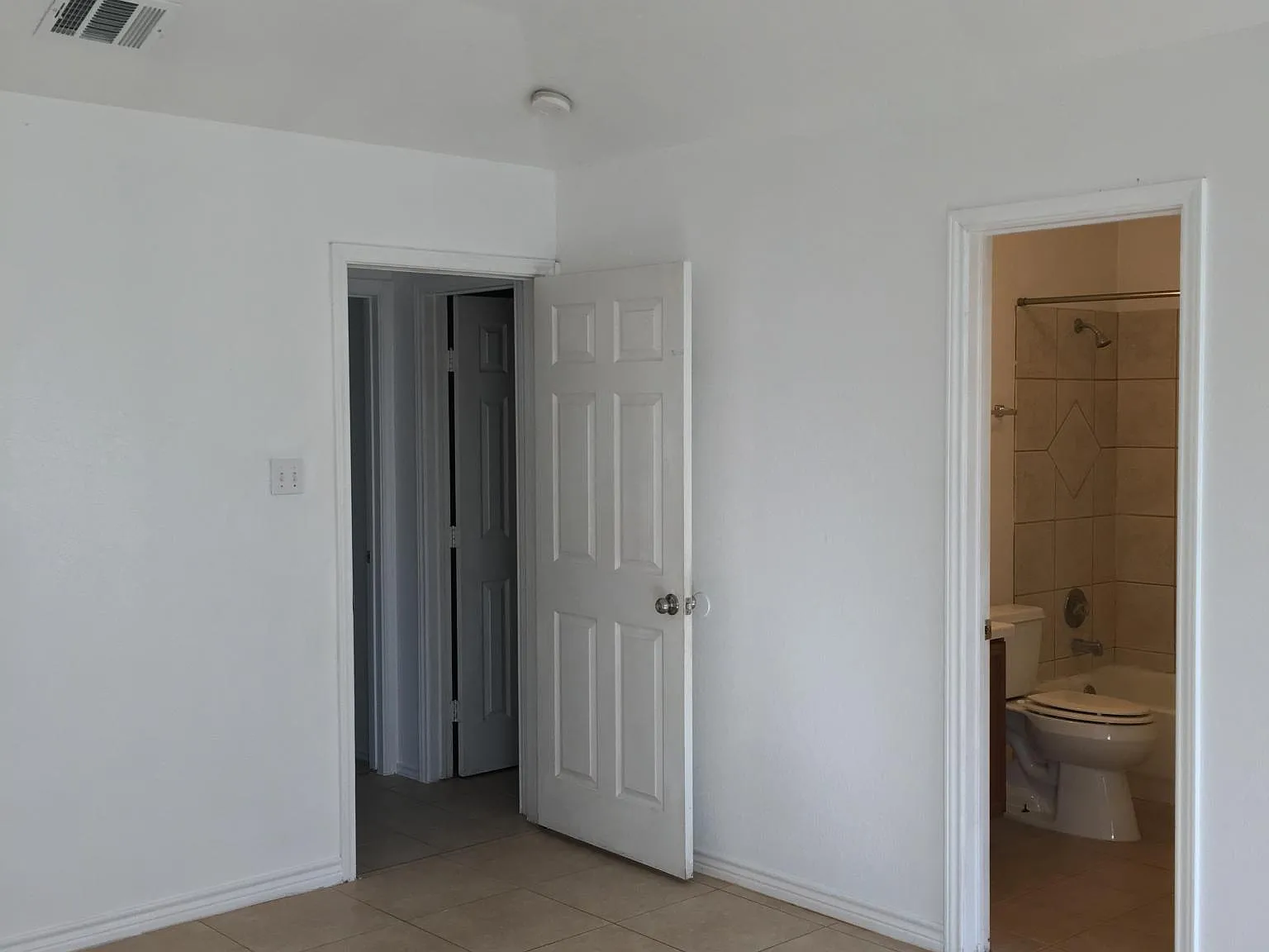 3 bed, 1202 sqft, $1,500 — Photo 4
