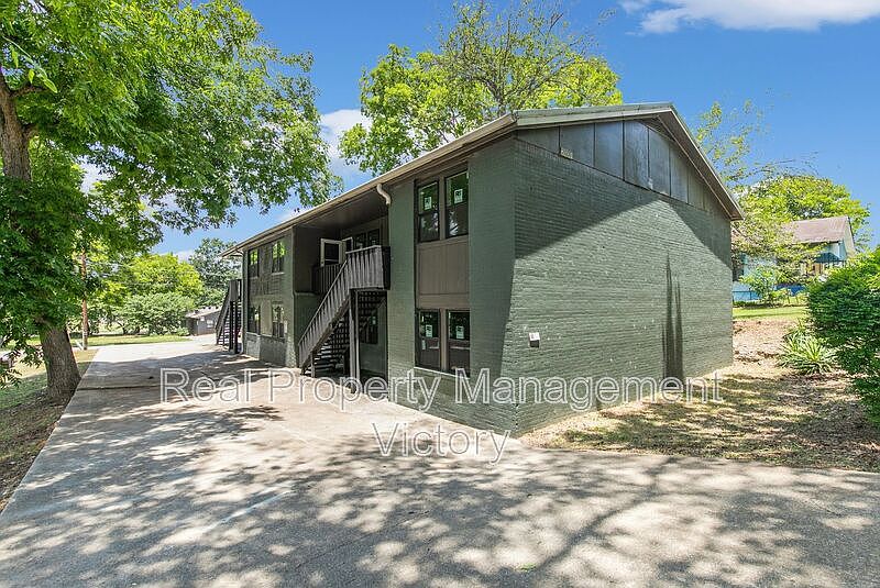 1st image of 2608 20th Ave N APT 1
