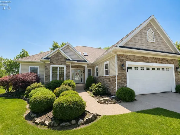 1042 Lost Lake Rd, Pt Clinton, OH 43452