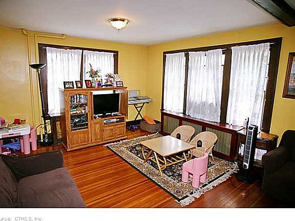 4th image of 654 Naugatuck Ave