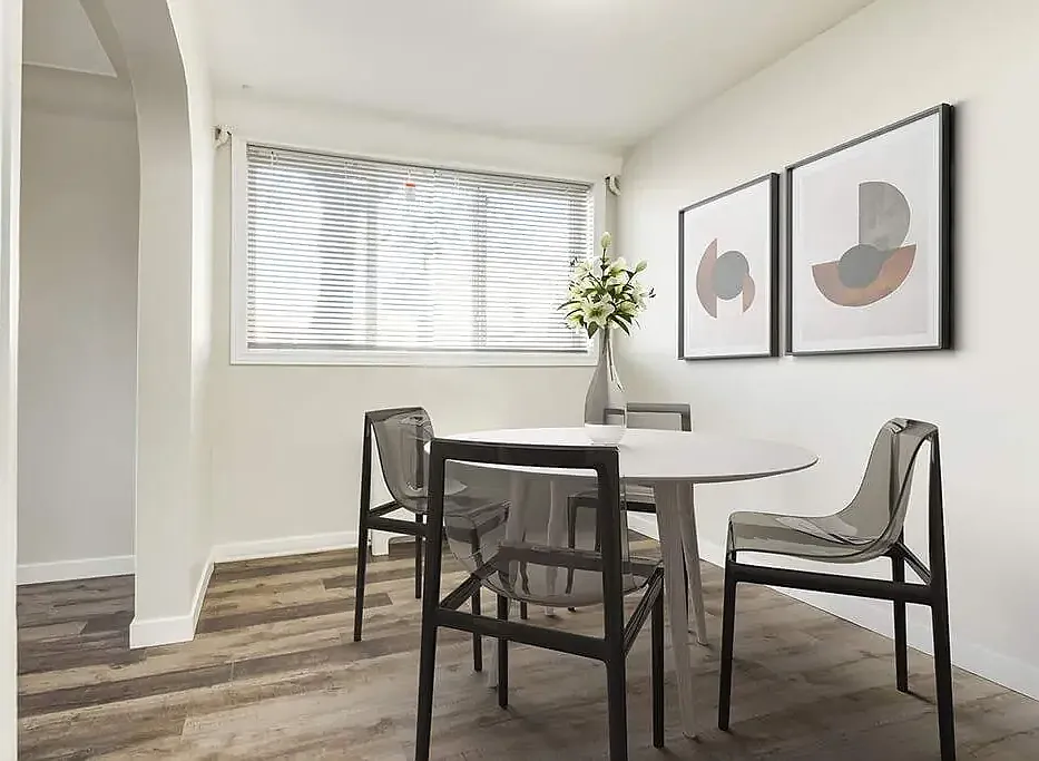 Brittany Apartments — Photo 4