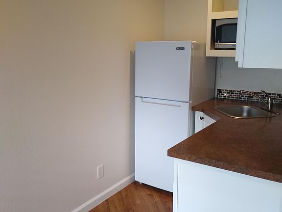 4th image of 601 W 11th Ave #32