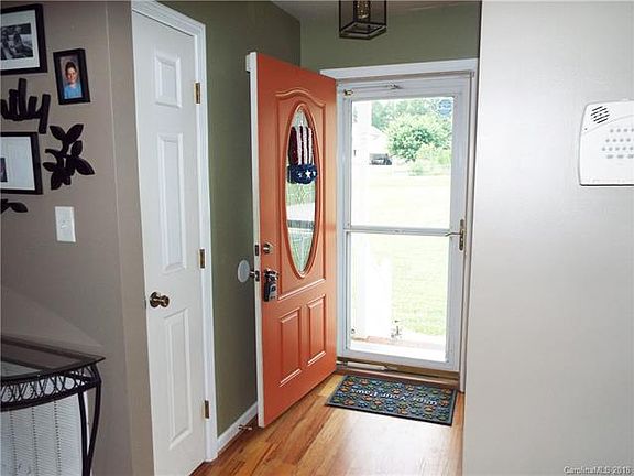 4th image of 4651 Garys Pl