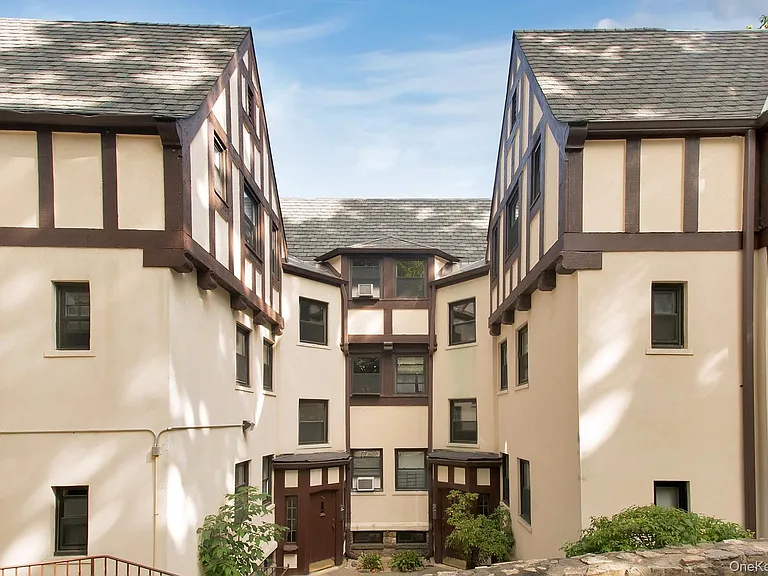 64 Kensington Rd #3C — Photo 2