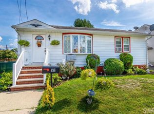 91 Pershing Ave, Iselin, NJ 08830