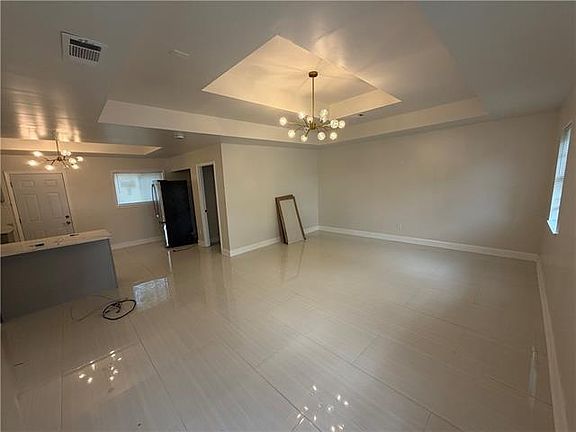 2nd image of 2921 Kenwood Dr
